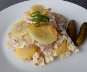 Zapečené brambory s vepřovým masem