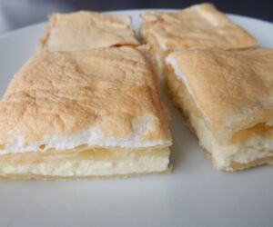 Rychlé tvarohové řezy z listového těsta