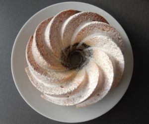 Vláčná bábovka s jablíčkem