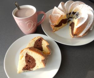 Vláčná bábovka s jablíčkem