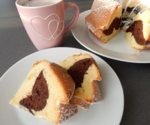 Vláčná bábovka s jablíčkem