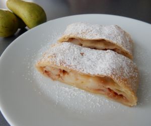 Hruškový štrúdl z listového těsta