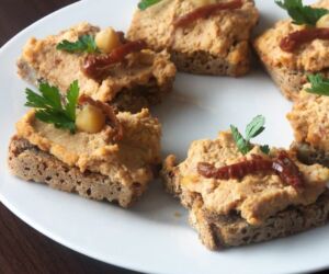 Pomazánka z cizrny a tofu