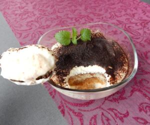 Tiramisu v misce