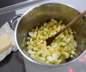 cuketová polévka s parmazánem